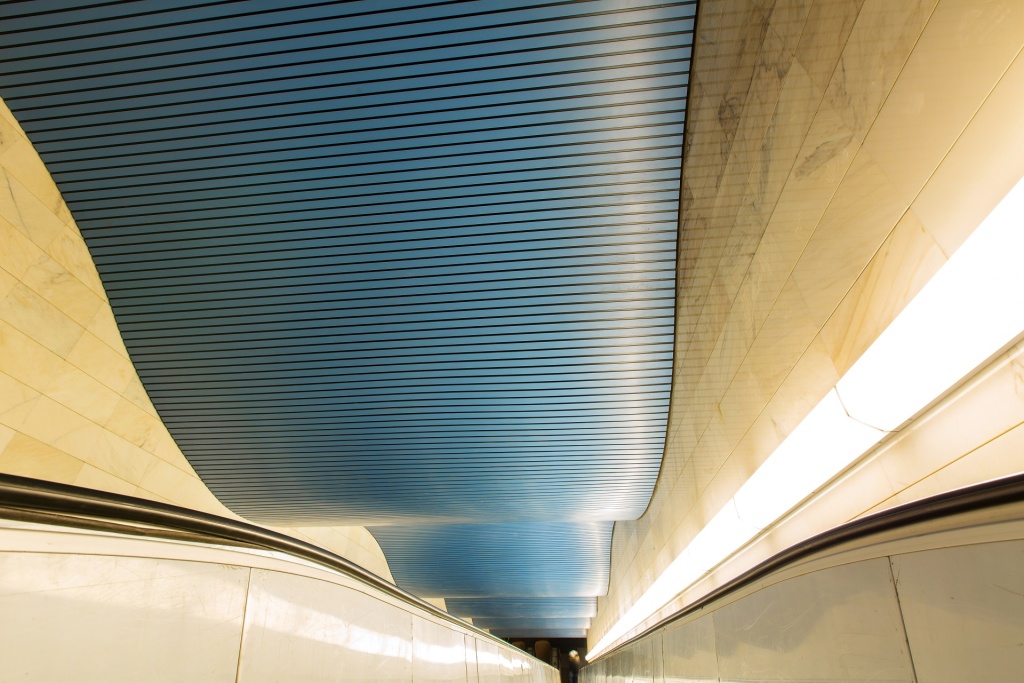 The Delovoy Tsentr metro station was constructed using aluminium honeycomb panels
