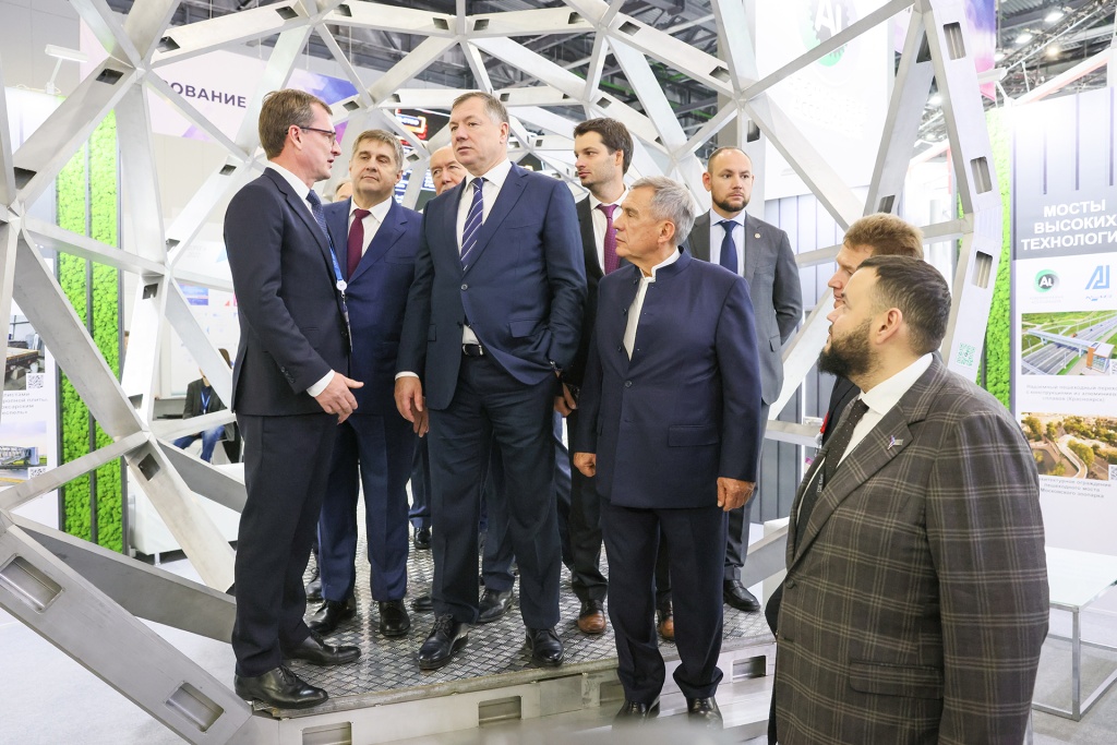 Marat Khusnullin, Deputy Prime Minister of the Russian Federation, visited the Aluminium Association’s booth