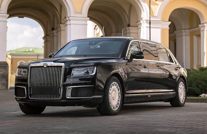 Автомобили представительского и высшего класса семейства Aurus создаются с использованием ряда алюминиевых компонентов. Изюминкой являются легкосплавные колёсные диски большого диаметра. Разработка проекта ведётся ФГУП Автомобили представительского и высшего класса семейства Aurus создаются с использованием ряда алюминиевых компонентов. Изюминкой являются легкосплавные колёсные диски большого диаметра. Разработка проекта ведётся ФГУП