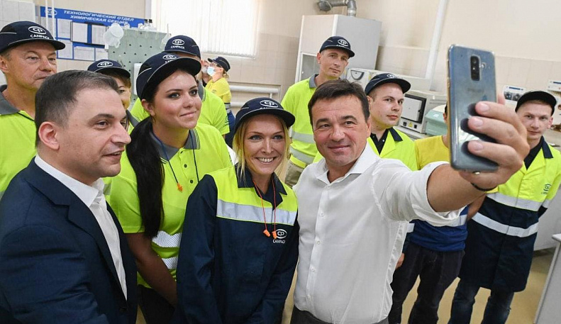 Губернатор Московской области Андрей Воробьёв дал старт новой линии производства на предприятии «Кэн-Пак Завод упаковки»