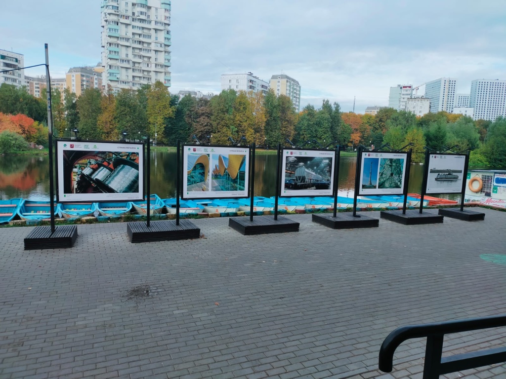 В парке «Ангарские пруды» начала свою работу фотовыставка «Страна металла»