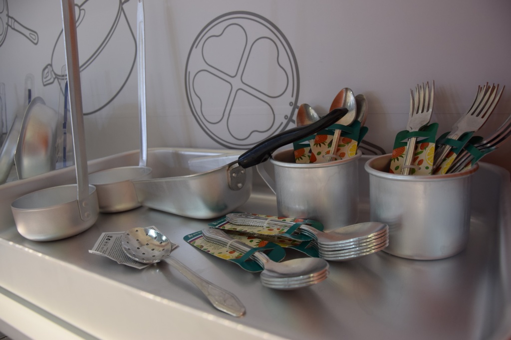 Uncoated cookware items by SCOVO