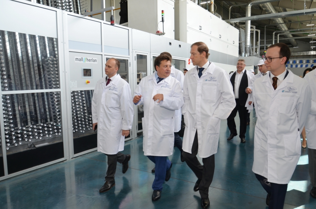 Денис Мантуров посетил производство «Арнест»
