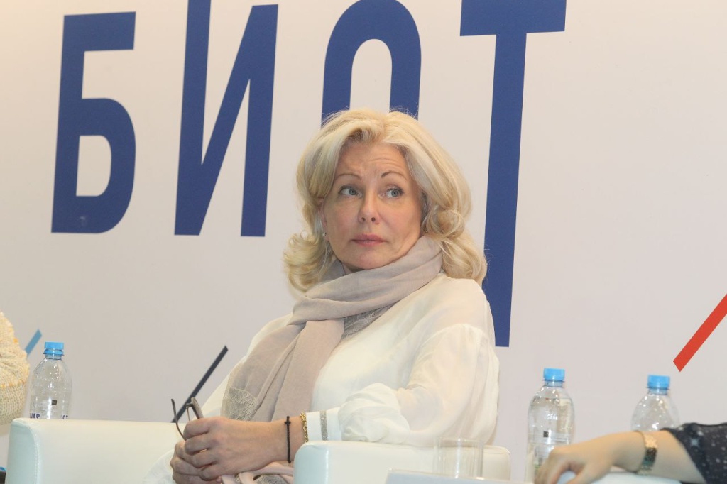 Ирина Казовская в ходе панельной дискуссии «Женское лидерство как инструмент создания рабочего места будущего»