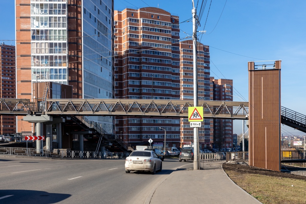 The pathway to knowledge: a new aluminium bridge in Krasnoyarsk leads to a new-built school
