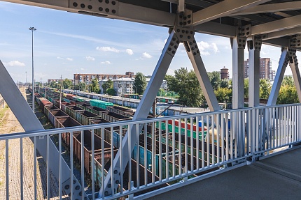 В Красноярске ввели в эксплуатацию первый алюминиевый переход над железнодорожными путями