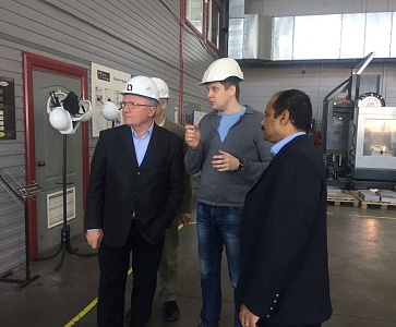 Валентин Трищенко посетил «Световые технологии»