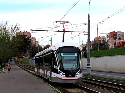 Трамвай с алюминиевым интерьером выходит на улицы Москвы