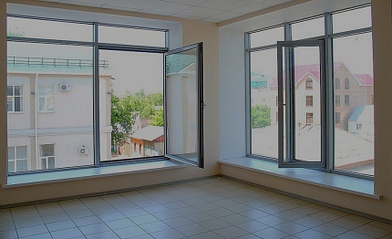 Застройщики выражают заинтересованность в применении алюминиевого окна для массового жилищного строительства    