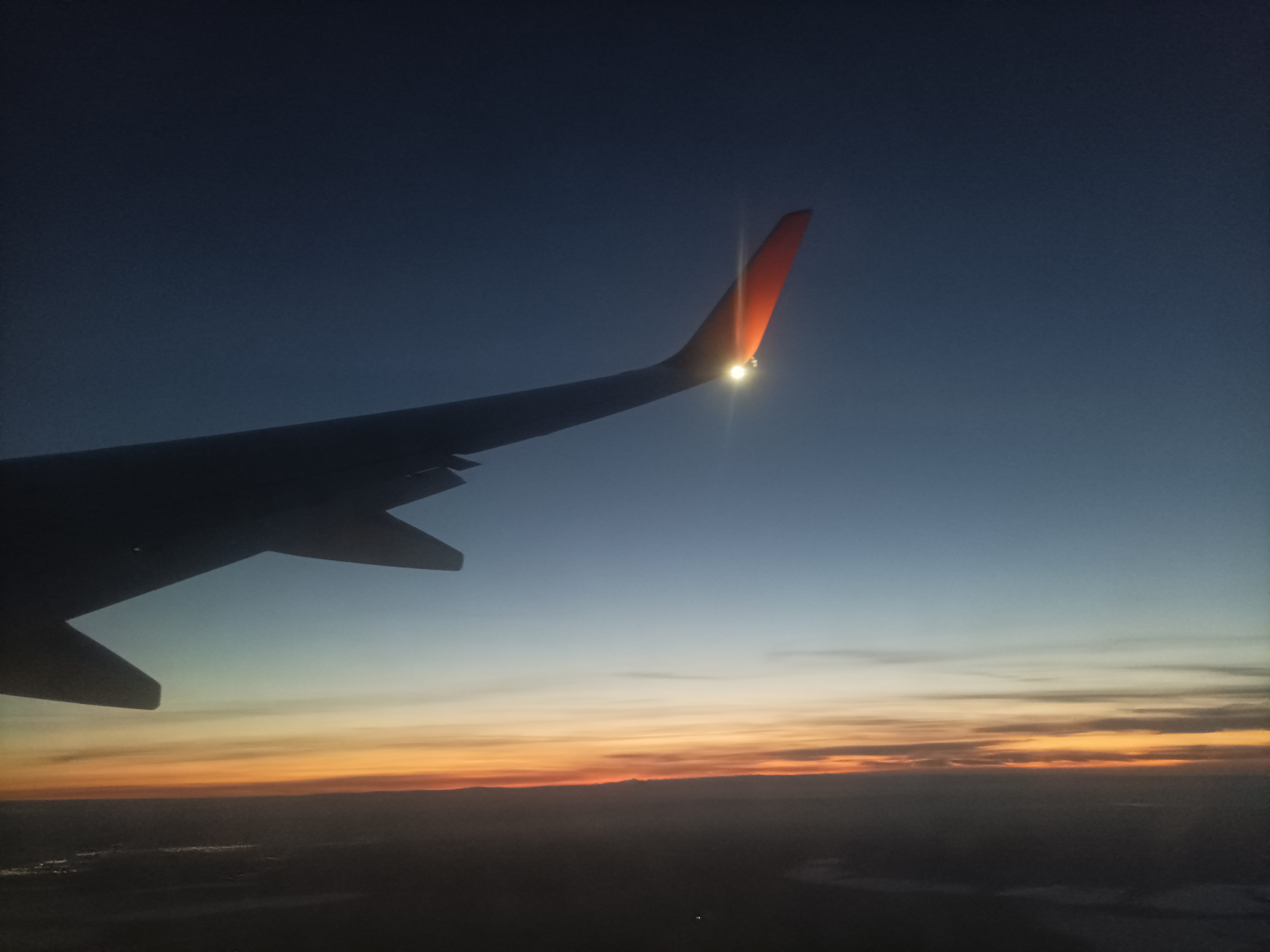 В наши дни алюминий выходит за рамки строительства самолетов, но и является полноценным участником всей инфраструктуры аэропортов