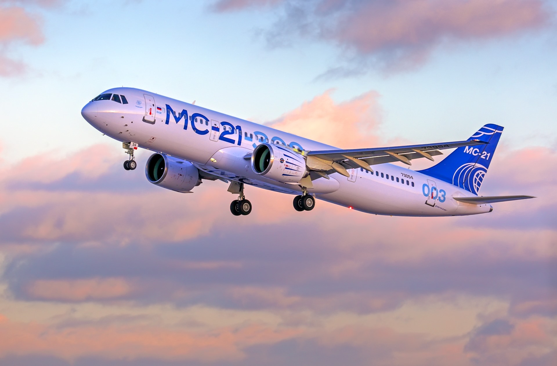 Из-за лёгкости, прочности и коррозийной стойкости алюминий стал незаменим в авиации и получил прозвище «крылатый металл»